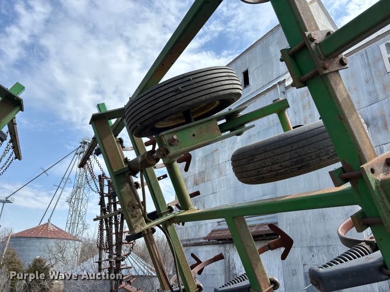 image for item EA4592 John Deere 960 field cultivator