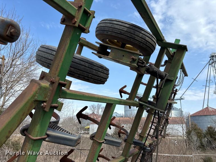 image for item EA4592 John Deere 960 field cultivator