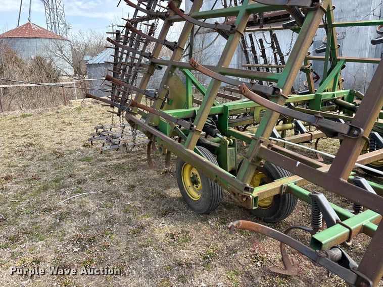 image for item EA4592 John Deere 960 field cultivator