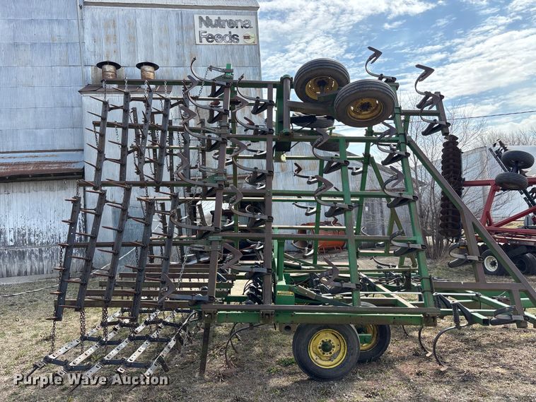 image for item EA4592 John Deere 960 field cultivator