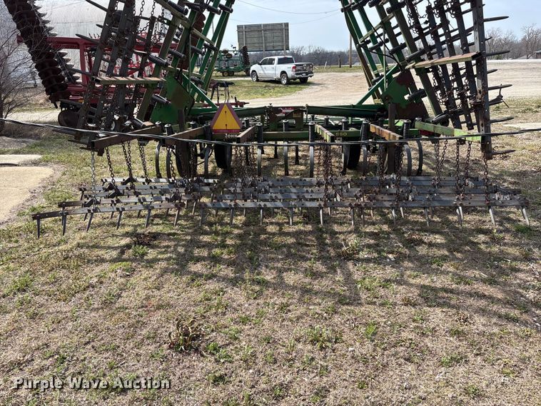 image for item EA4592 John Deere 960 field cultivator