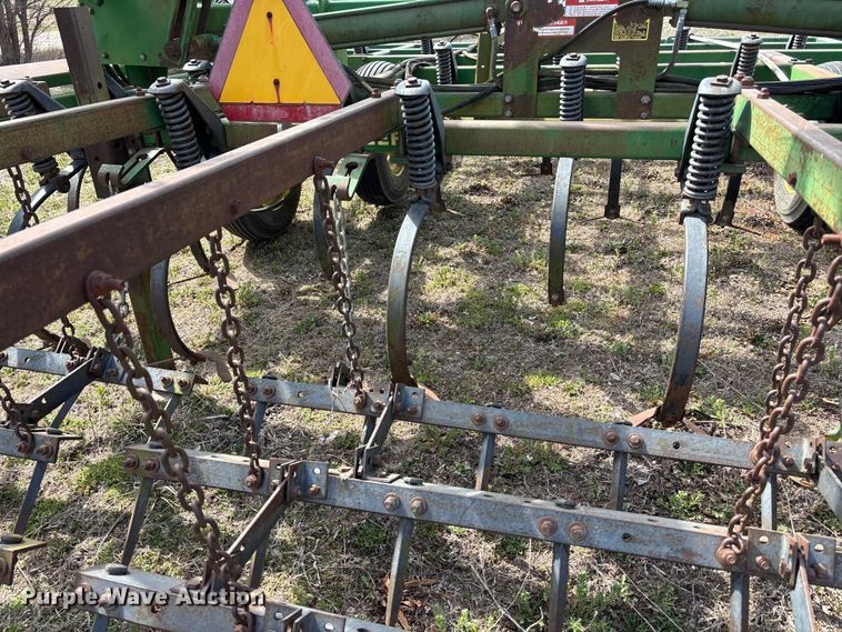 image for item EA4592 John Deere 960 field cultivator