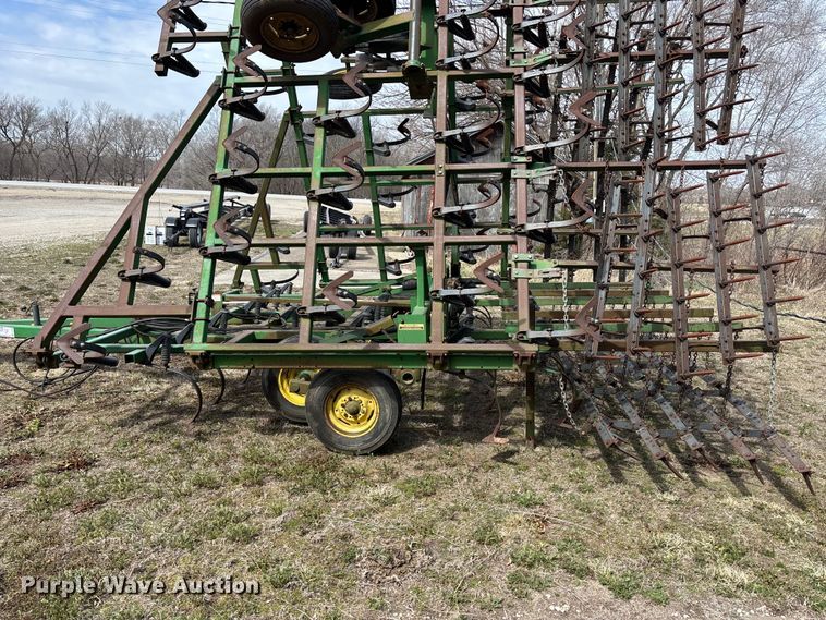 image for item EA4592 John Deere 960 field cultivator