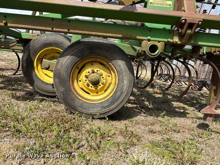 image for item EA4592 John Deere 960 field cultivator