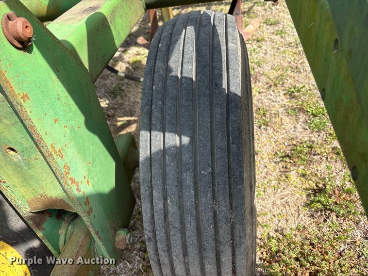 image for item EA4592 John Deere 960 field cultivator