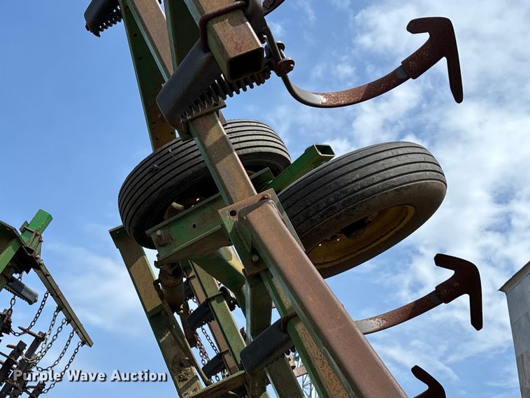 image for item EA4592 John Deere 960 field cultivator