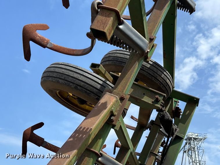 image for item EA4592 John Deere 960 field cultivator