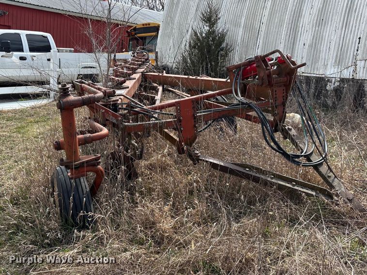 image for item EA4594 International harvester 700 plow
