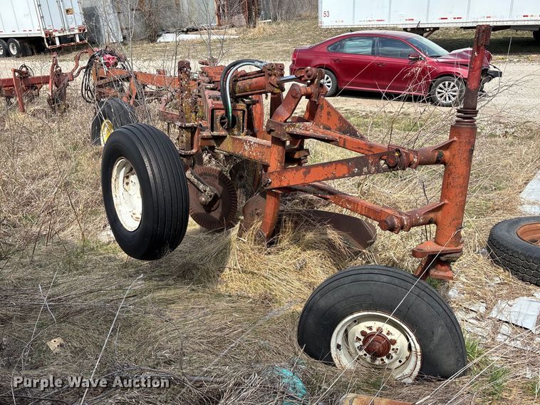 image for item EA4594 International harvester 700 plow
