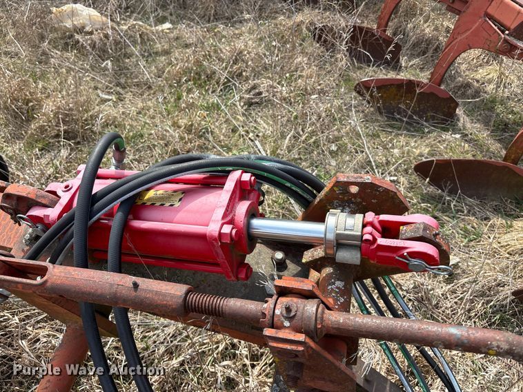 image for item EA4594 International harvester 700 plow