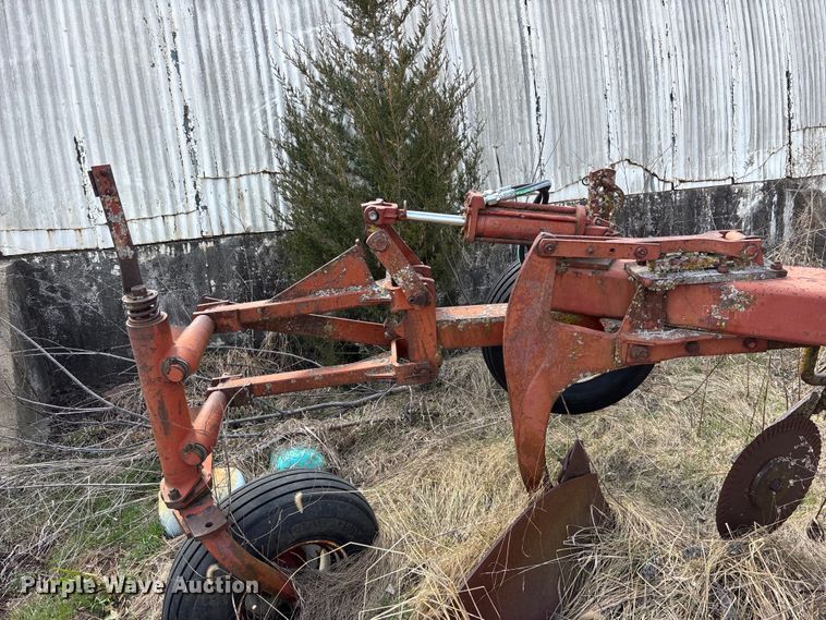 image for item EA4594 International harvester 700 plow