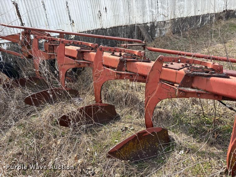 image for item EA4595 International Harvester seven bottom plow
