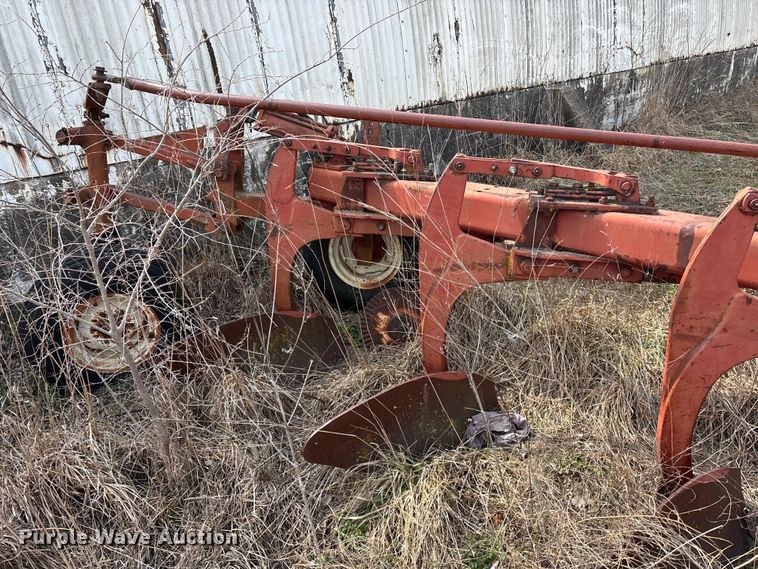 image for item EA4595 International Harvester seven bottom plow