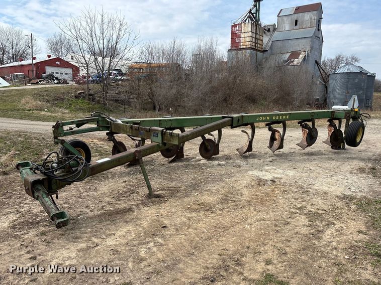 image for item EA4596 John Deere A2700 seven bottom plow