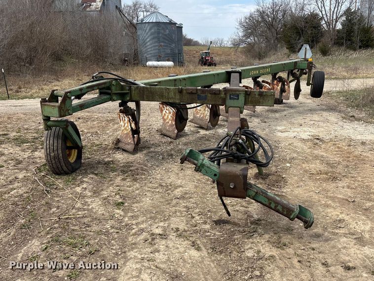 image for item EA4596 John Deere A2700 seven bottom plow