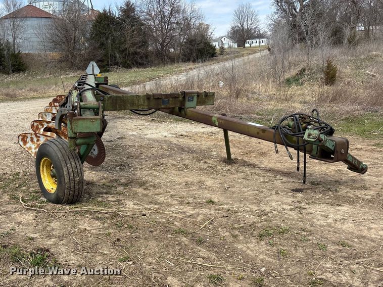 image for item EA4596 John Deere A2700 seven bottom plow
