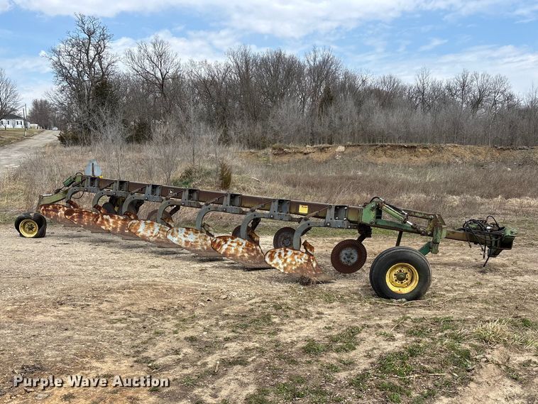 image for item EA4596 John Deere A2700 seven bottom plow
