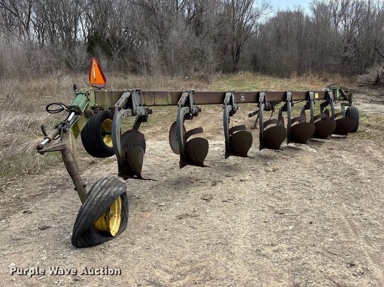 image for item EA4596 John Deere A2700 seven bottom plow