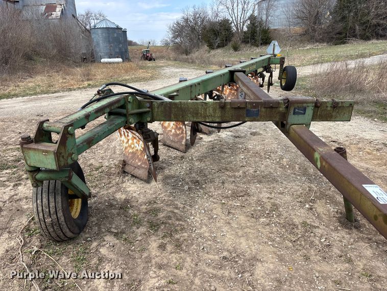 image for item EA4596 John Deere A2700 seven bottom plow