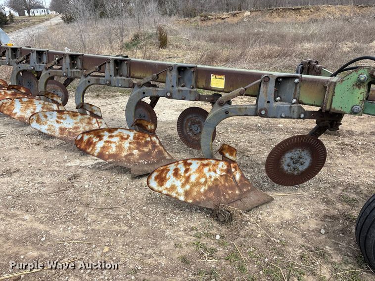 image for item EA4596 John Deere A2700 seven bottom plow