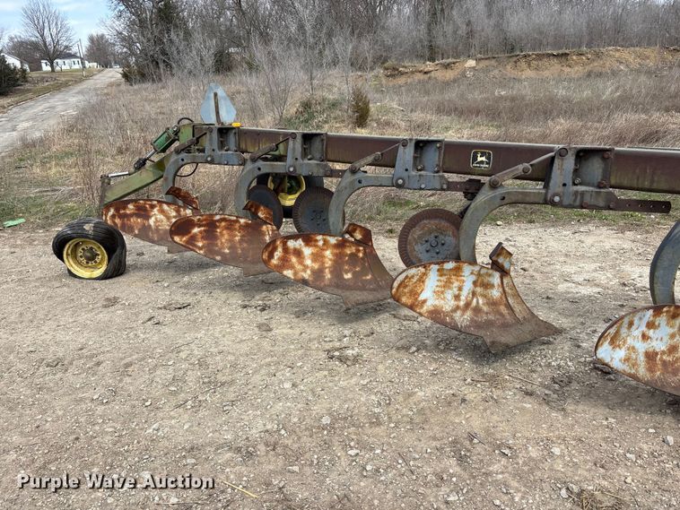image for item EA4596 John Deere A2700 seven bottom plow