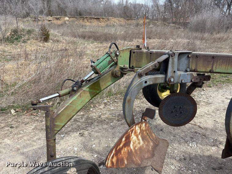 image for item EA4596 John Deere A2700 seven bottom plow