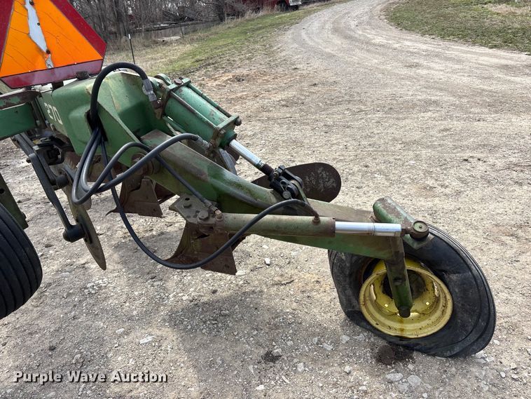 image for item EA4596 John Deere A2700 seven bottom plow