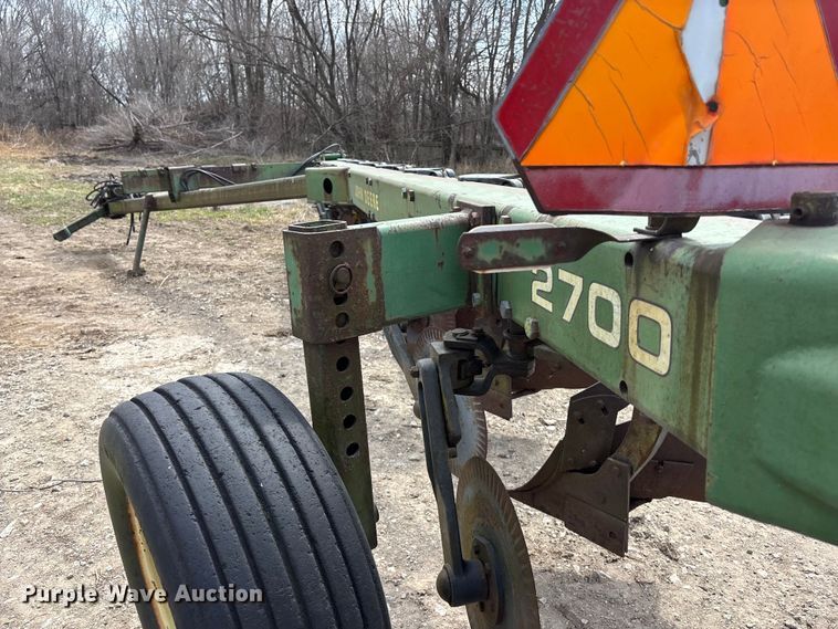 image for item EA4596 John Deere A2700 seven bottom plow