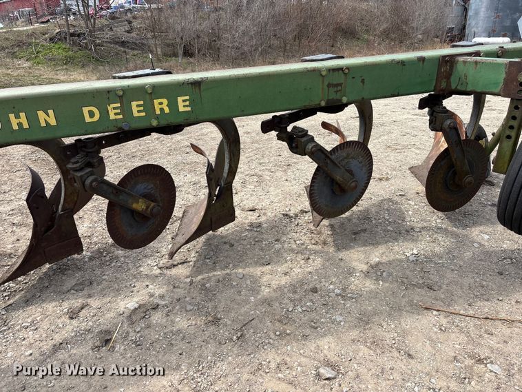 image for item EA4596 John Deere A2700 seven bottom plow
