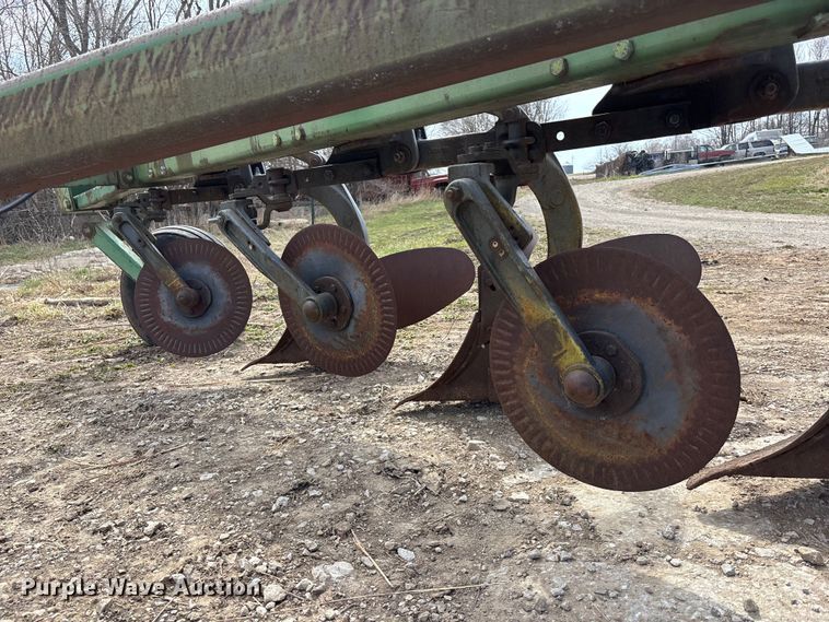 image for item EA4596 John Deere A2700 seven bottom plow