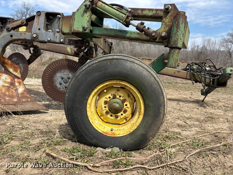 image for item EA4596 John Deere A2700 seven bottom plow