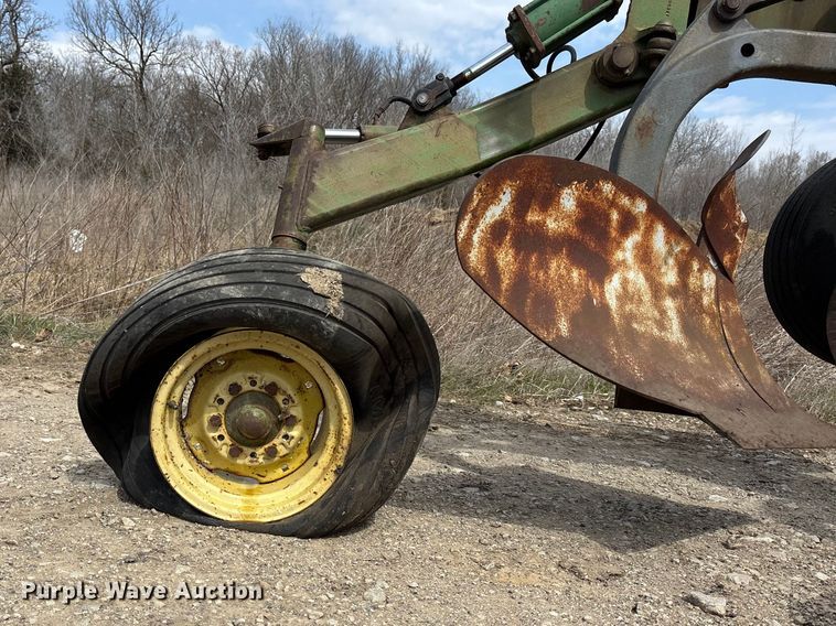 image for item EA4596 John Deere A2700 seven bottom plow