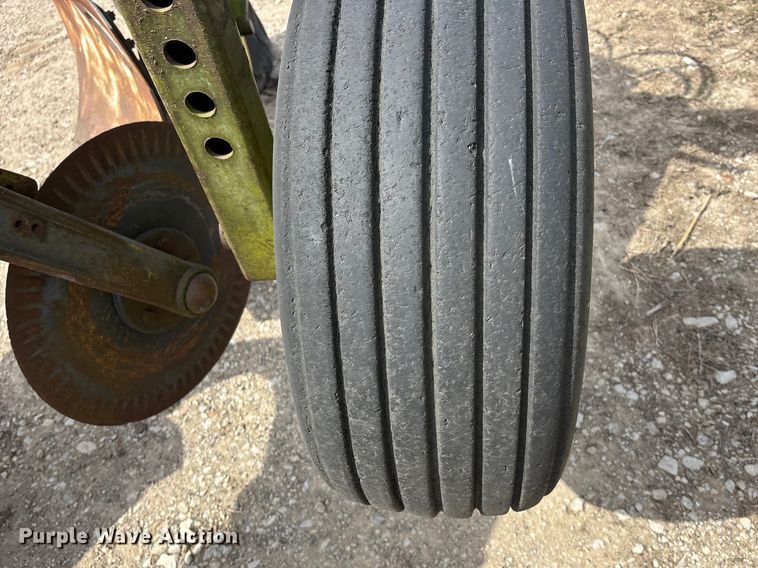 image for item EA4596 John Deere A2700 seven bottom plow