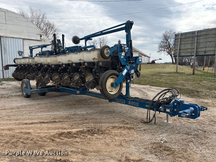 image for item EA4598 Kinze 3600 split row no-till planter