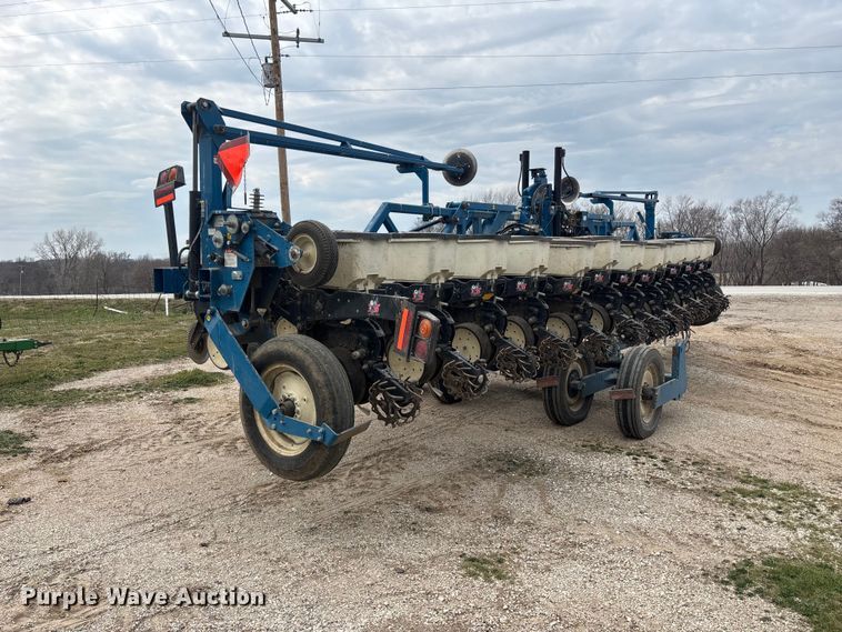 image for item EA4598 Kinze 3600 split row no-till planter