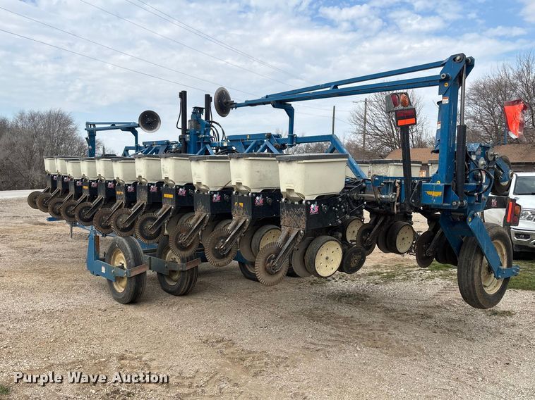image for item EA4598 Kinze 3600 split row no-till planter