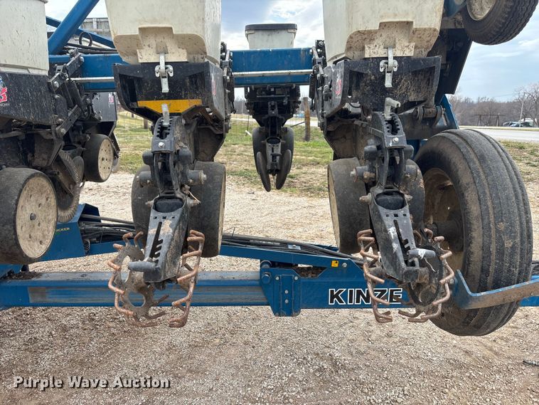 image for item EA4598 Kinze 3600 split row no-till planter
