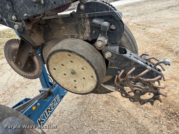 image for item EA4598 Kinze 3600 split row no-till planter