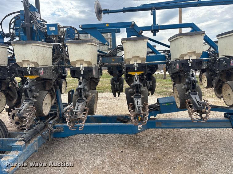 image for item EA4598 Kinze 3600 split row no-till planter