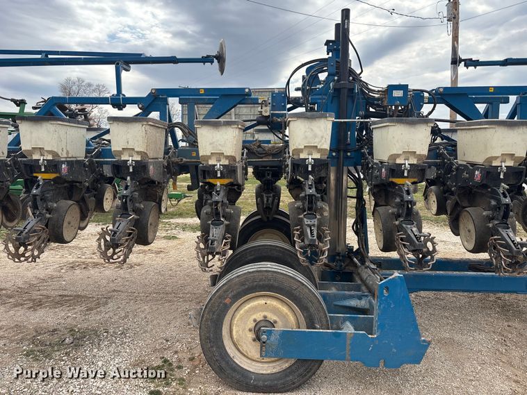 image for item EA4598 Kinze 3600 split row no-till planter