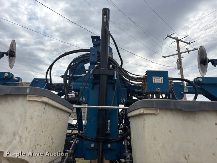 image for item EA4598 Kinze 3600 split row no-till planter