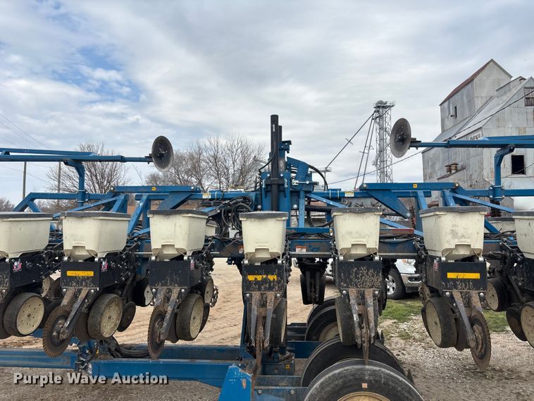 image for item EA4598 Kinze 3600 split row no-till planter