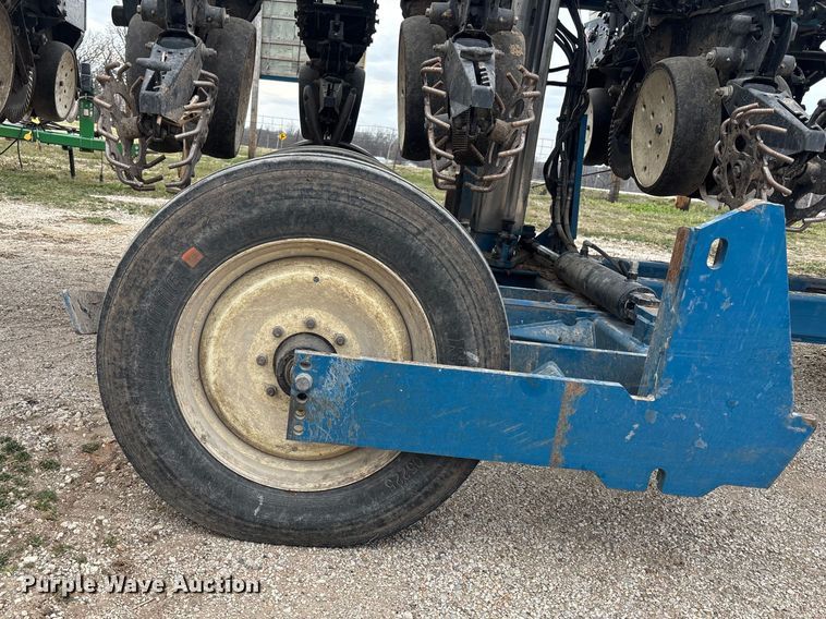 image for item EA4598 Kinze 3600 split row no-till planter