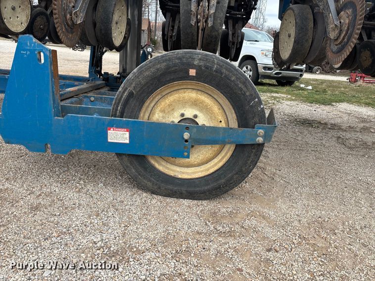 image for item EA4598 Kinze 3600 split row no-till planter