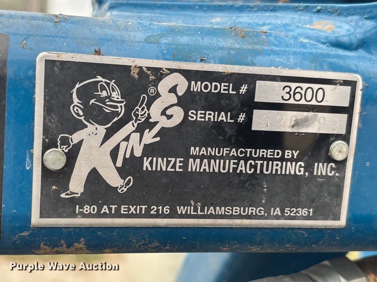 image for item EA4598 Kinze 3600 split row no-till planter