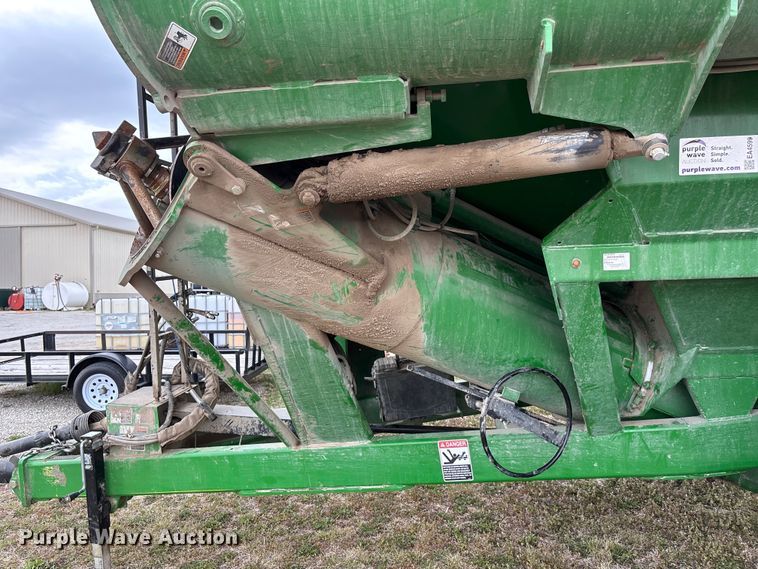 image for item EA4599 Brent V1100 grain cart