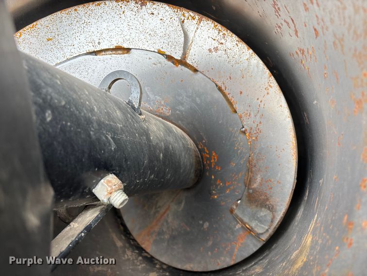 image for item EA4599 Brent V1100 grain cart