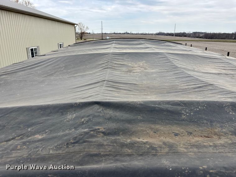 image for item EA4599 Brent V1100 grain cart