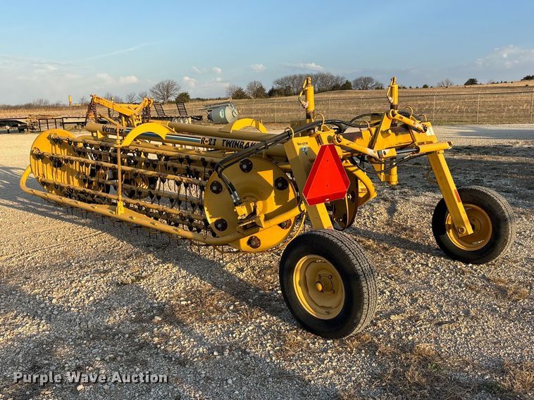 image for item EA4645 1995 Vermeer R-23 hay rake