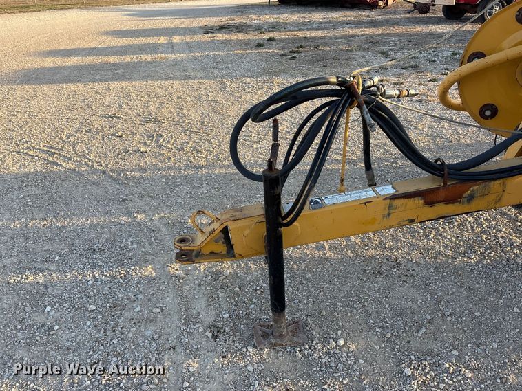 image for item EA4645 1995 Vermeer R-23 hay rake